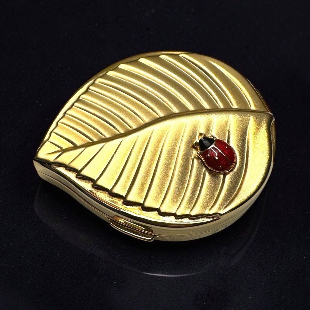 Estee Lauder Lucidity Ladybug Compact Leaf Translucent Powder Transparent-11